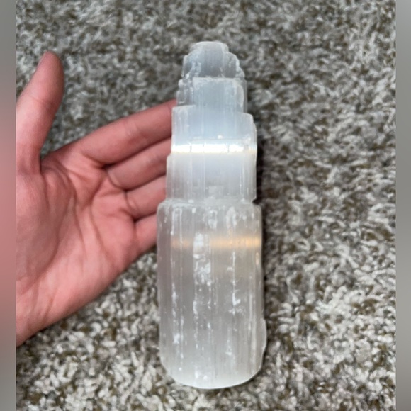 Authentic Raw Selenite tower - Picture 3 of 4